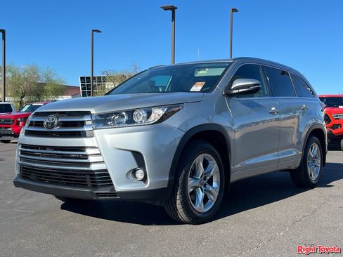 Used 2019 Toyota Highlander Limited w/ Carpet Mat Package (TMS) AWD/4WD image 2