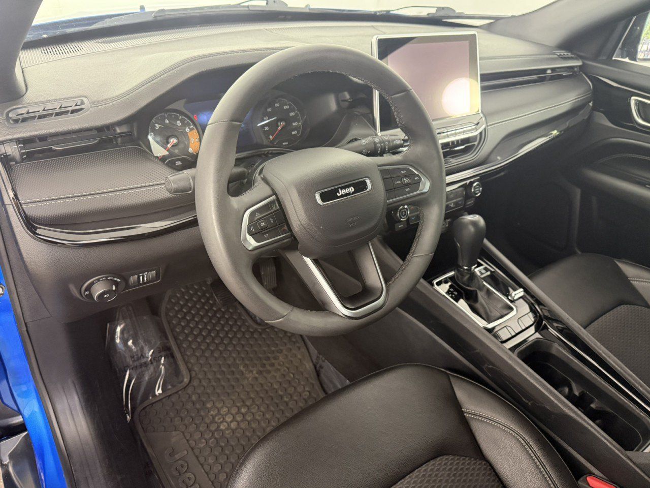 Used 2024 Jeep Compass Latitude w/ Convenience Group AWD/4WD image 15