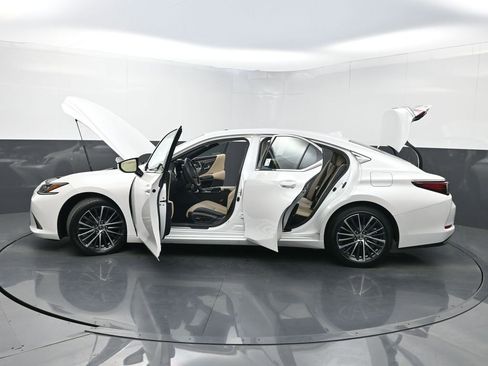 Used 2020 Lexus ES 350 Luxury w/ Accessory Package 2 image 40