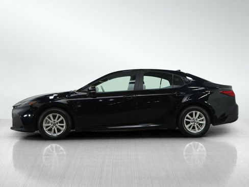 Used 2025 Toyota Camry LE image 2