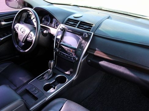 Used 2016 Toyota Camry XLE image 19