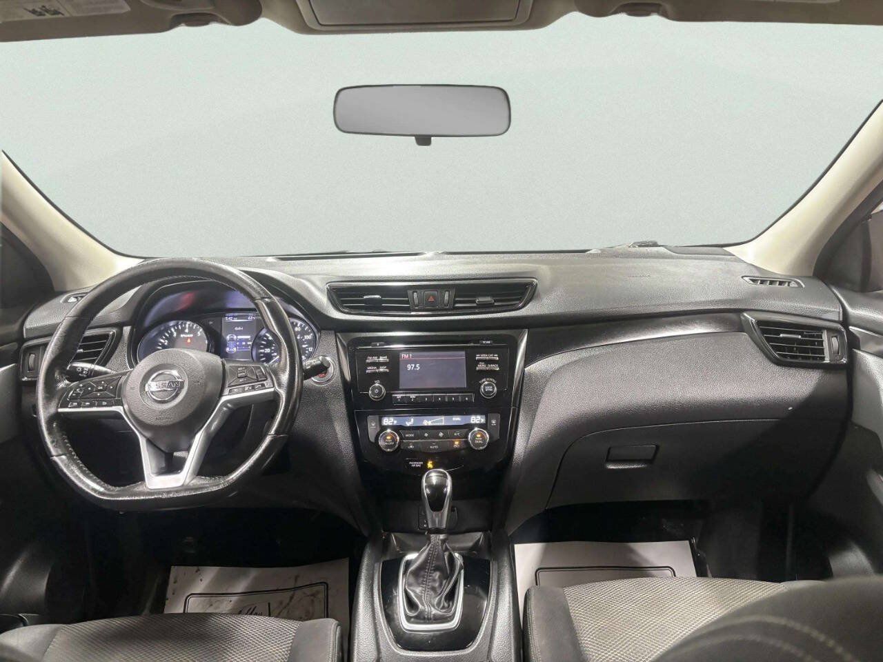 Used 2017 Nissan Rogue Sport SV w/ SV All-Weather Package AWD/4WD image 21