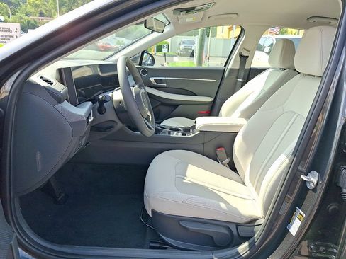 Used 2025 Hyundai Sonata SE FWD image 14