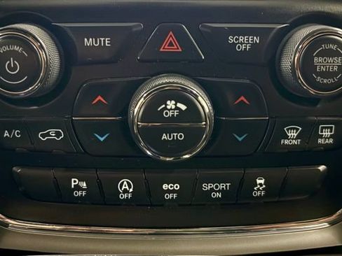 Used 2018 Jeep Grand Cherokee Altitude AWD/4WD image 27