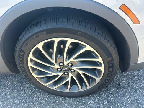 Used 2019 Lincoln Nautilus Reserve w/ Class II Trailer Tow Package AWD/4WD image 2