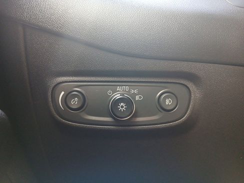 Used 2024 Chevrolet Equinox Premier image 19