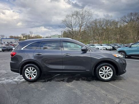 Certified 2019 Kia Sorento AWD w/ LX Convenience Package image 9