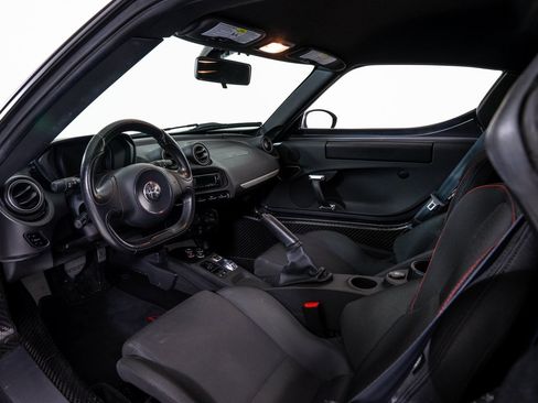 Used 2018 Alfa Romeo 4C Coupe w/ Convenience Group - Coupe image 16