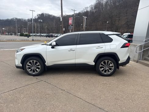 Used 2019 Toyota RAV4 Limited w/ Advanced Technology Package image 4