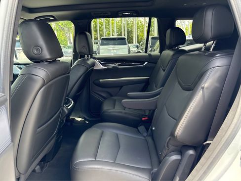 Used 2023 Cadillac XT6 Premium Luxury w/ Technology Package AWD/4WD image 10