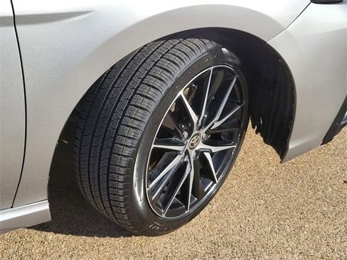 Used 2021 Toyota Camry SE image 6