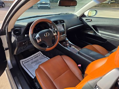 Used 2012 Lexus IS 250C w/ Luxury Pkg RWD image 4