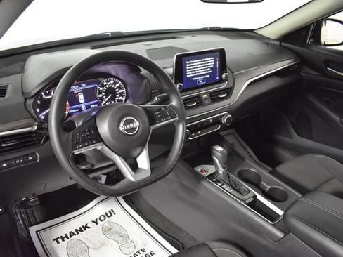 Used 2025 Nissan Altima 2.5 SV FWD image 13
