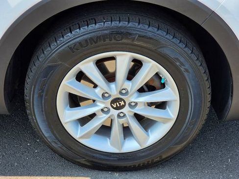 Used 2019 Kia Sorento FWD image 9