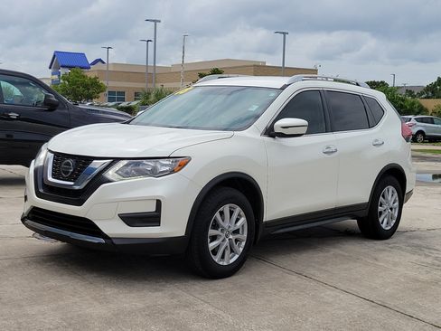 Used 2018 Nissan Rogue SV FWD image 2