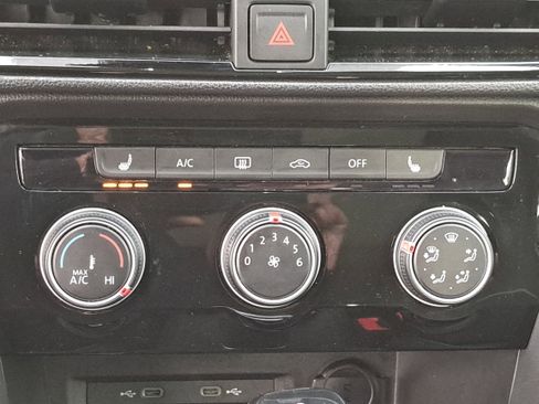 Certified 2023 Volkswagen Taos SE image 20