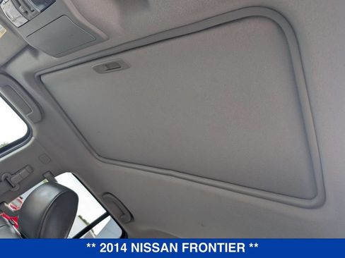 Used 2014 Nissan Frontier SL w/ SL Moonroof Package AWD/4WD image 16
