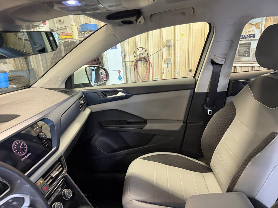 Used 2023 Volkswagen Taos SE FWD image 32