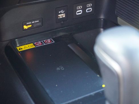 Used 2025 Toyota Camry SE image 24