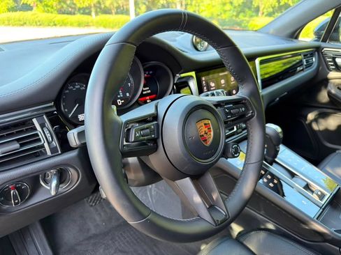 Certified 2026 Porsche Macan AWD/4WD image 8