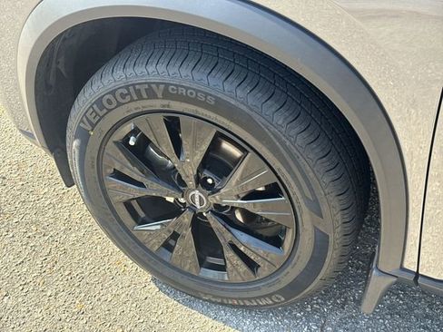 Used 2023 Nissan Rogue SV image 10