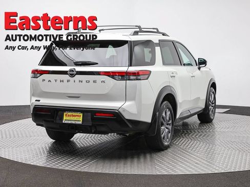 Used 2024 Nissan Pathfinder SV w/ SV Premium Package AWD/4WD image 5
