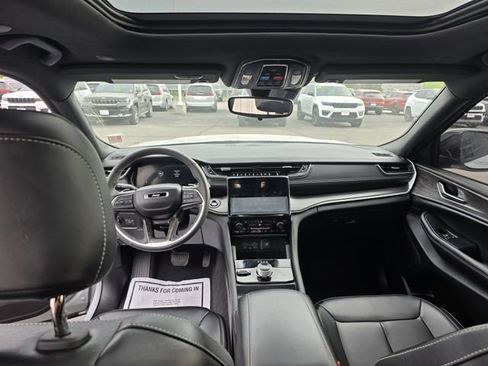 Used 2024 Jeep Grand Cherokee Limited w/ Black Appearance Package AWD/4WD image 8