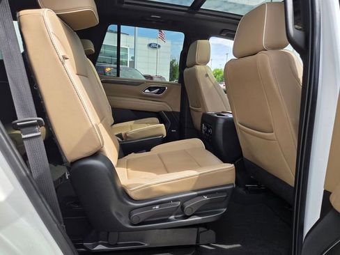 Used 2023 Chevrolet Tahoe Premier w/ Premium Package AWD/4WD image 14