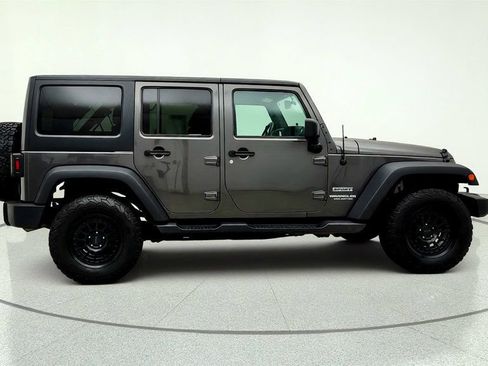Used 2017 Jeep Wrangler Unlimited Sport w/ Quick Order Package 24S AWD/4WD image 4