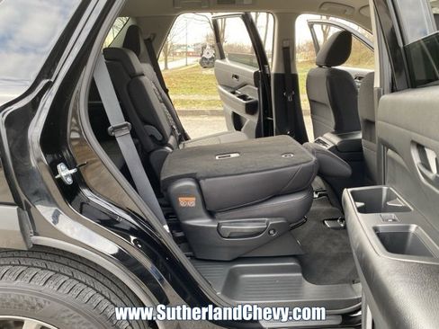 Used 2024 Nissan Pathfinder SV image 37