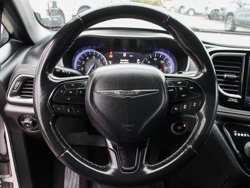 Used 2021 Chrysler Pacifica Touring w/ S Appearance Package image 22