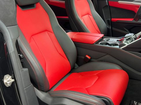 Used 2020 Lamborghini Urus AWD/4WD image 16