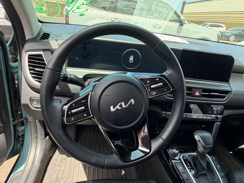 Used 2024 Kia Seltos EX AWD/4WD image 10