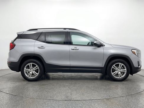 Used 2024 GMC Terrain SLE FWD image 11