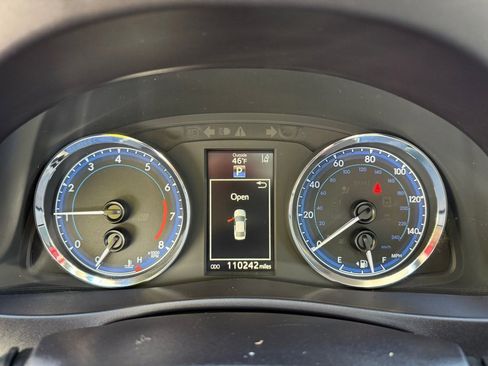 Used 2018 Toyota Corolla XSE image 32