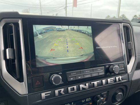 Used 2025 Nissan Frontier SV w/ SV Convenience Package image 22