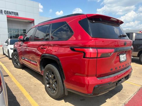 Used 2024 Toyota Sequoia Platinum AWD/4WD image 2