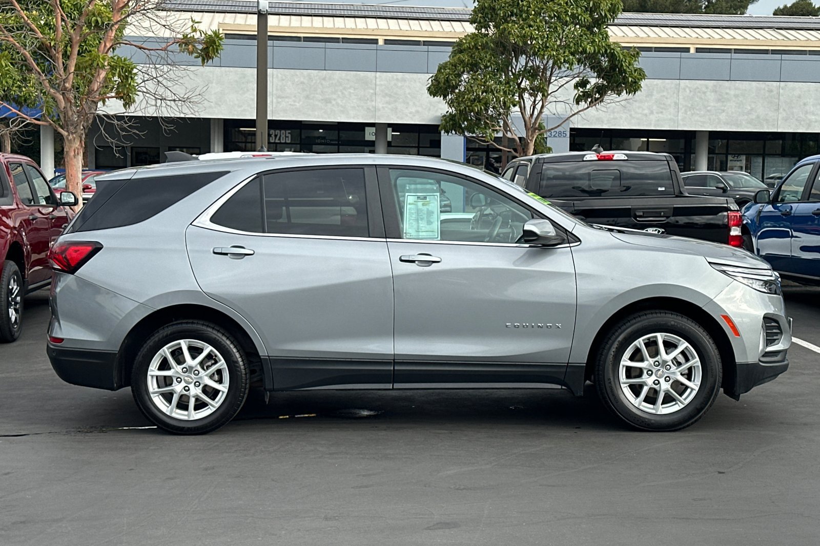 Used 2024 Chevrolet Equinox LT FWD image 3