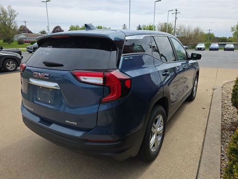 Used 2024 GMC Terrain SLE AWD/4WD image 4