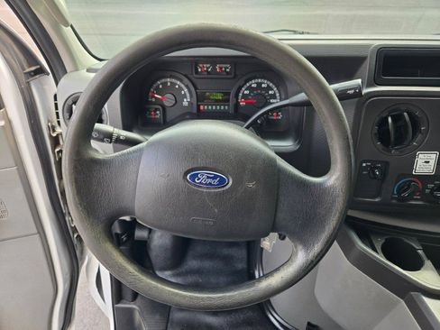 Used 2015 Ford E-350 and Econoline 350 Super Duty RWD image 21