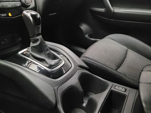 Used 2019 Nissan Rogue SV FWD image 26