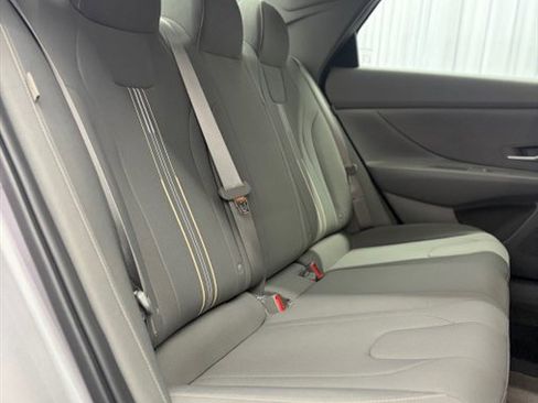 Used 2024 Hyundai Elantra SEL FWD image 17