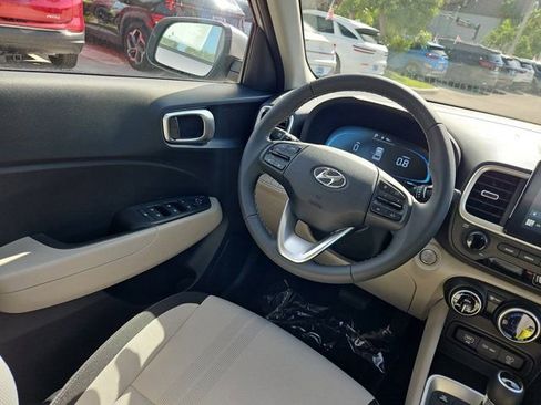 Certified 2025 Hyundai Venue SEL image 8