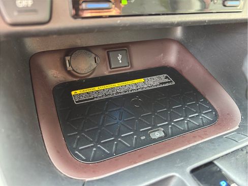 Used 2020 Toyota RAV4 Limited FWD image 37