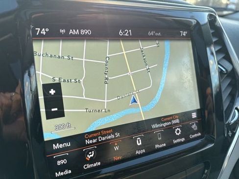 Used 2020 Jeep Cherokee Limited w/ Technology Group image 18