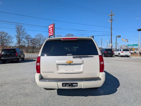 Used 2014 Chevrolet Suburban LTZ image 8