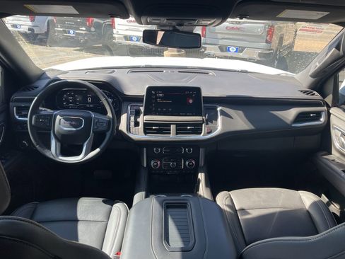 Used 2024 GMC Yukon SLT w/ SLT Luxury Package image 24