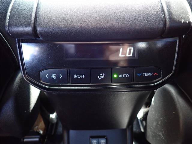Used 2020 Toyota Highlander XLE AWD/4WD image 11