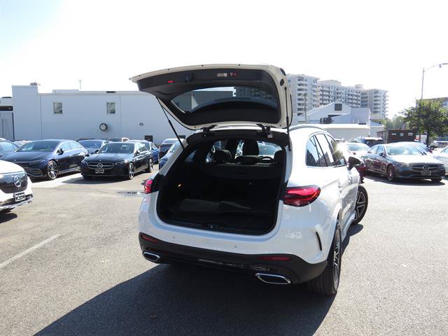 Used 2025 Mercedes-Benz GLC 350e 4MATIC w/ AMG Line image 33