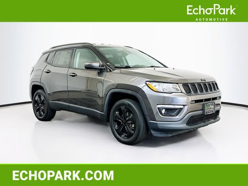 Used 2020 Jeep Compass Latitude image 1